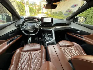 Peugeot 5008 2022 Brown