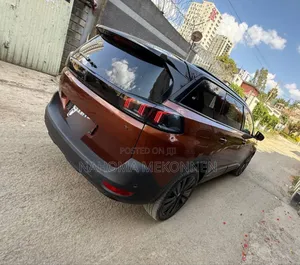 Peugeot 5008 2022 Brown