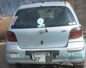 Toyota Vitz 2004 Blue