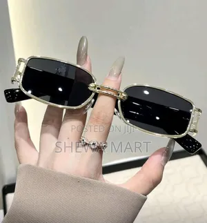 Photo - Women Fashion Glasses for Street-Photography Musical Festival Tropical