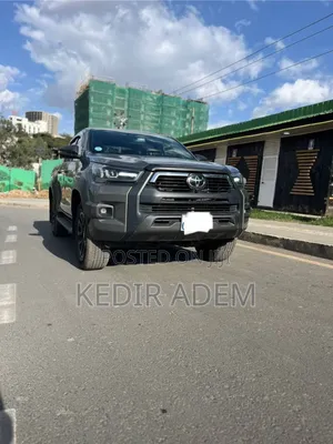 Photo - Toyota Hilux 2024 Gray