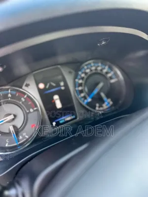 Toyota Hilux 2024 Gray