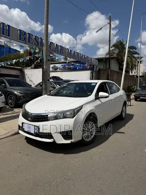Photo - Toyota Corolla 2016 White