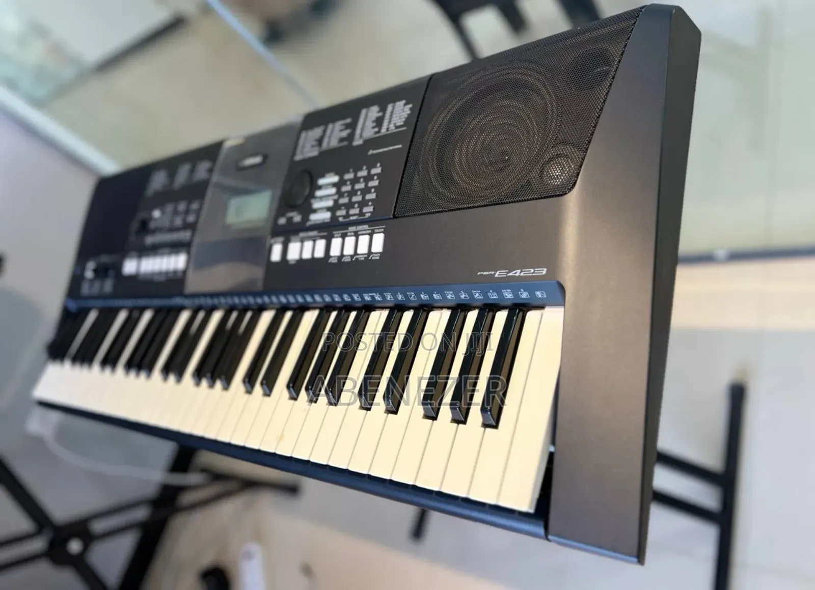 Yamaha PSR E423 Keyboard