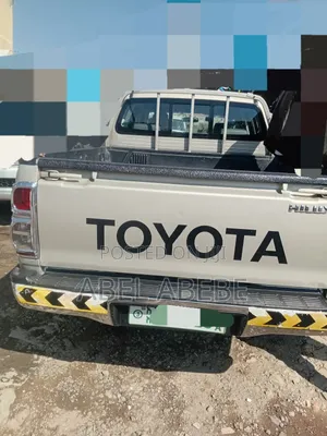 Toyota Hilux 3.0 D-4D 4x4 2015 Gold
