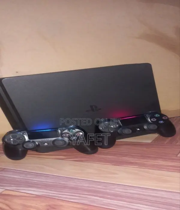 Playstation 4 Slim