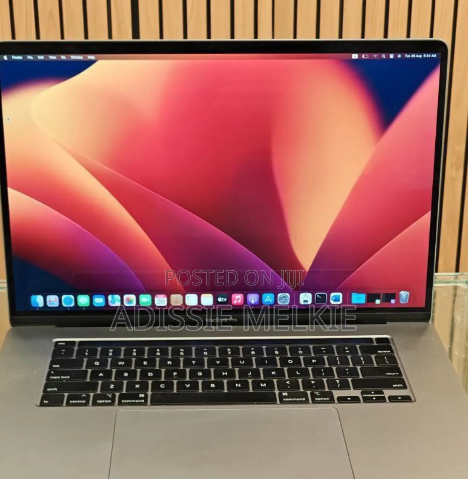 New Laptop Apple MacBook Pro 2019 16GB Intel Core I7 SSD 512GB