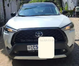 Photo - Toyota Corolla Cross Hybrid 2023 Off white