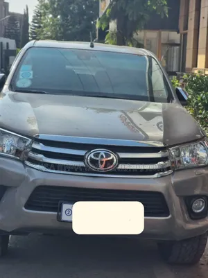 Photo - Toyota Hilux 2020 Pearl