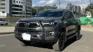 Toyota Hilux 2025 Green
