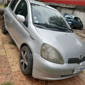 Photo - Toyota Vitz 1.0 FWD 3dr 1999 Silver