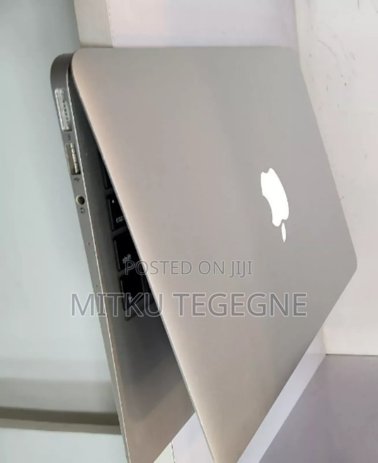 New Laptop Apple MacBook Pro 2017 8GB Intel Core I5 SSD 128GB