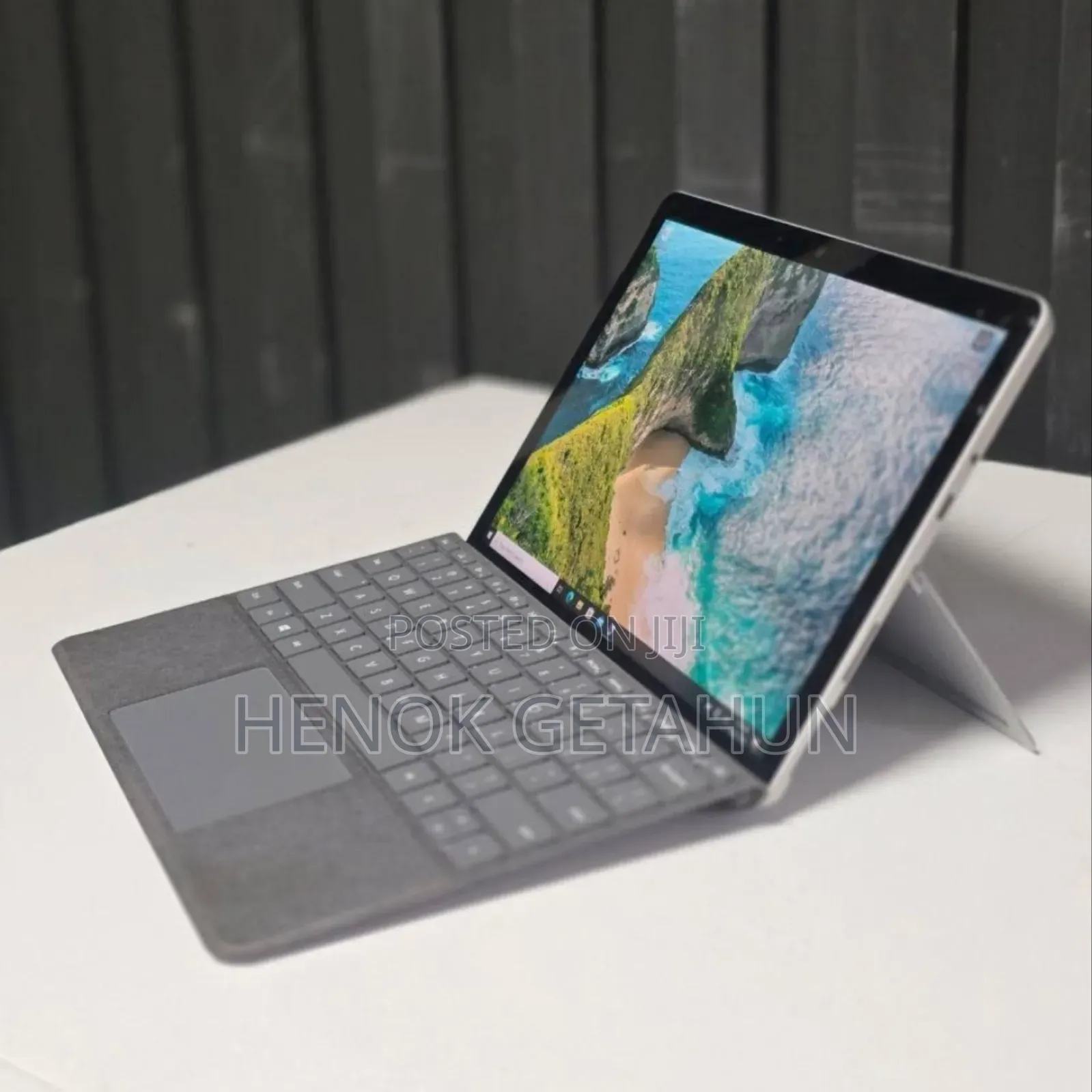 New Laptop Microsoft Surface Book 2 8GB Intel Core I5 SSD 128GB