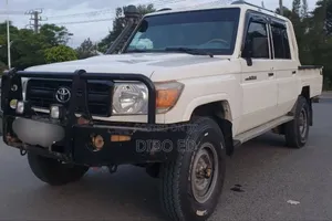 Photo - Toyota Land Cruiser 2019 White