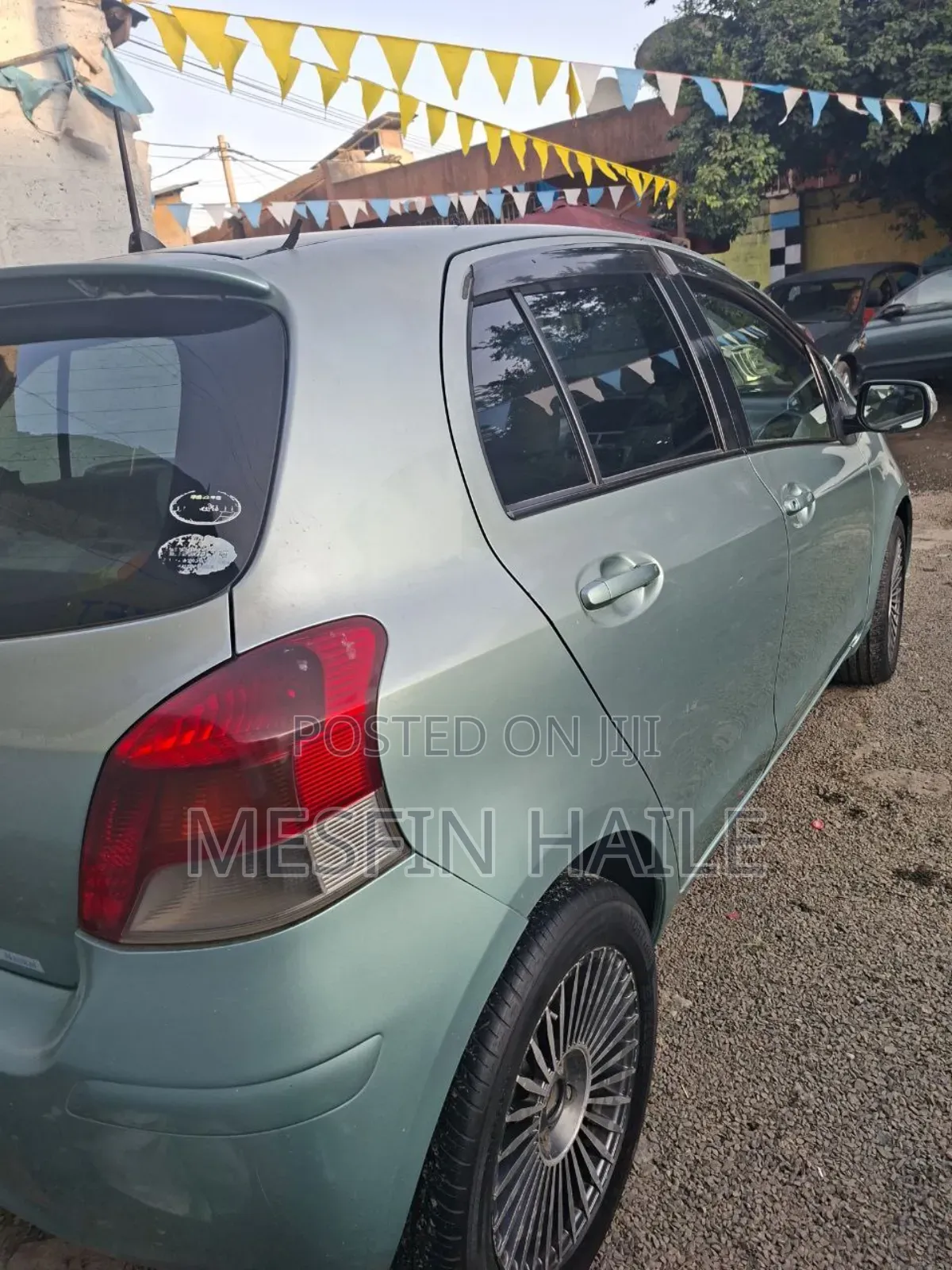 Toyota Yaris Base Sedan 4dr 2010 Silver