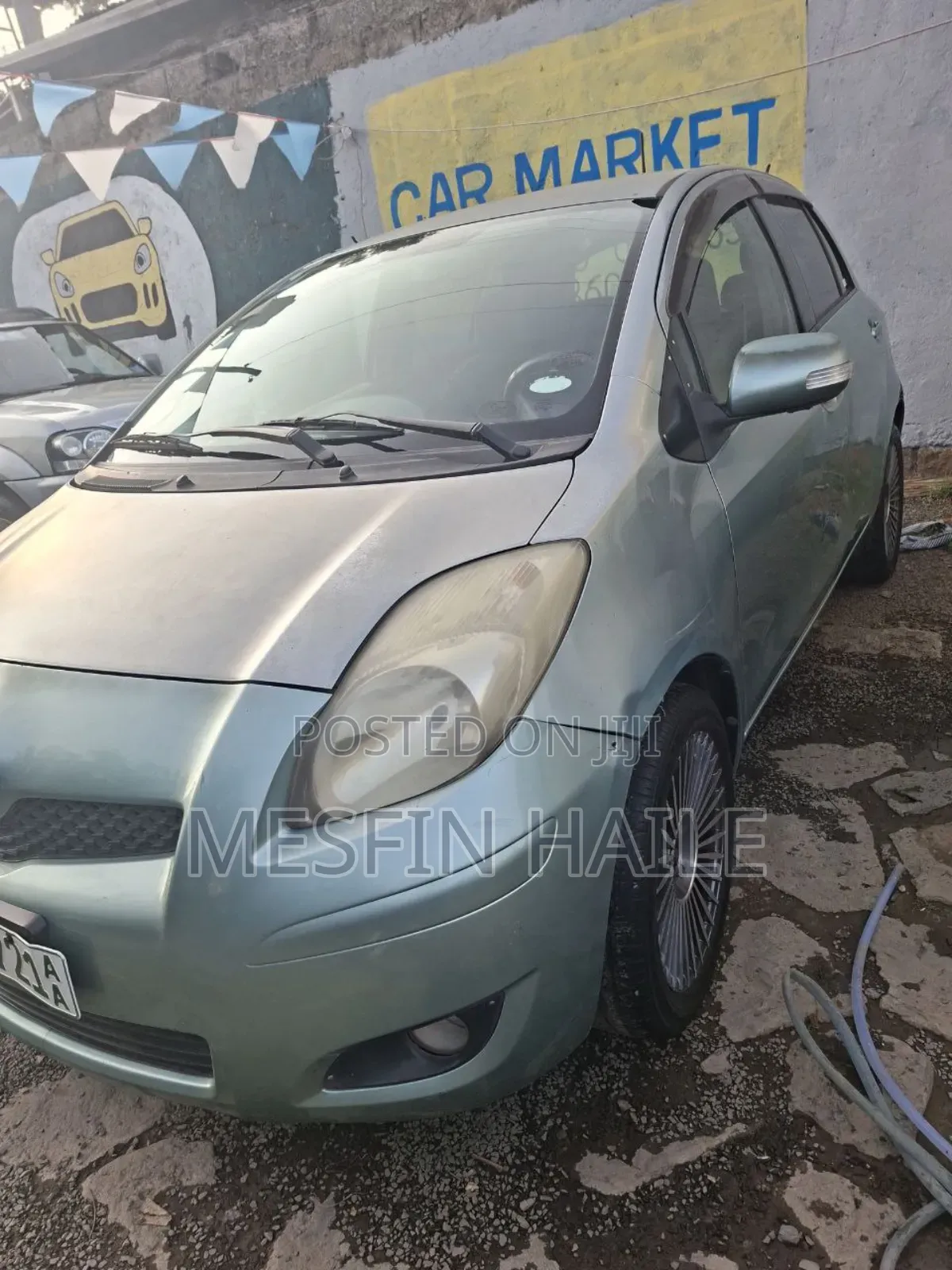 Toyota Yaris Base Sedan 4dr 2010 Silver