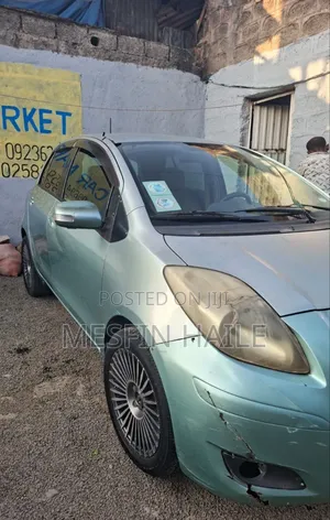 Toyota Yaris Base Sedan 4dr 2010 Silver