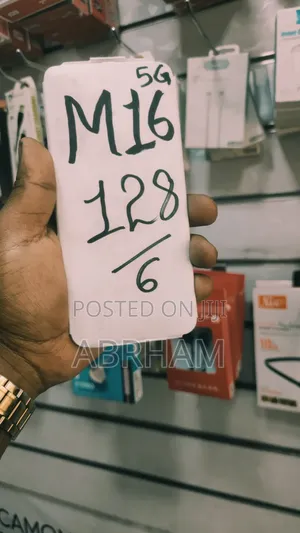 Photo - New Samsung Galaxy M16 128 GB Green