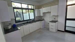 10bdrm House in Bole for sale