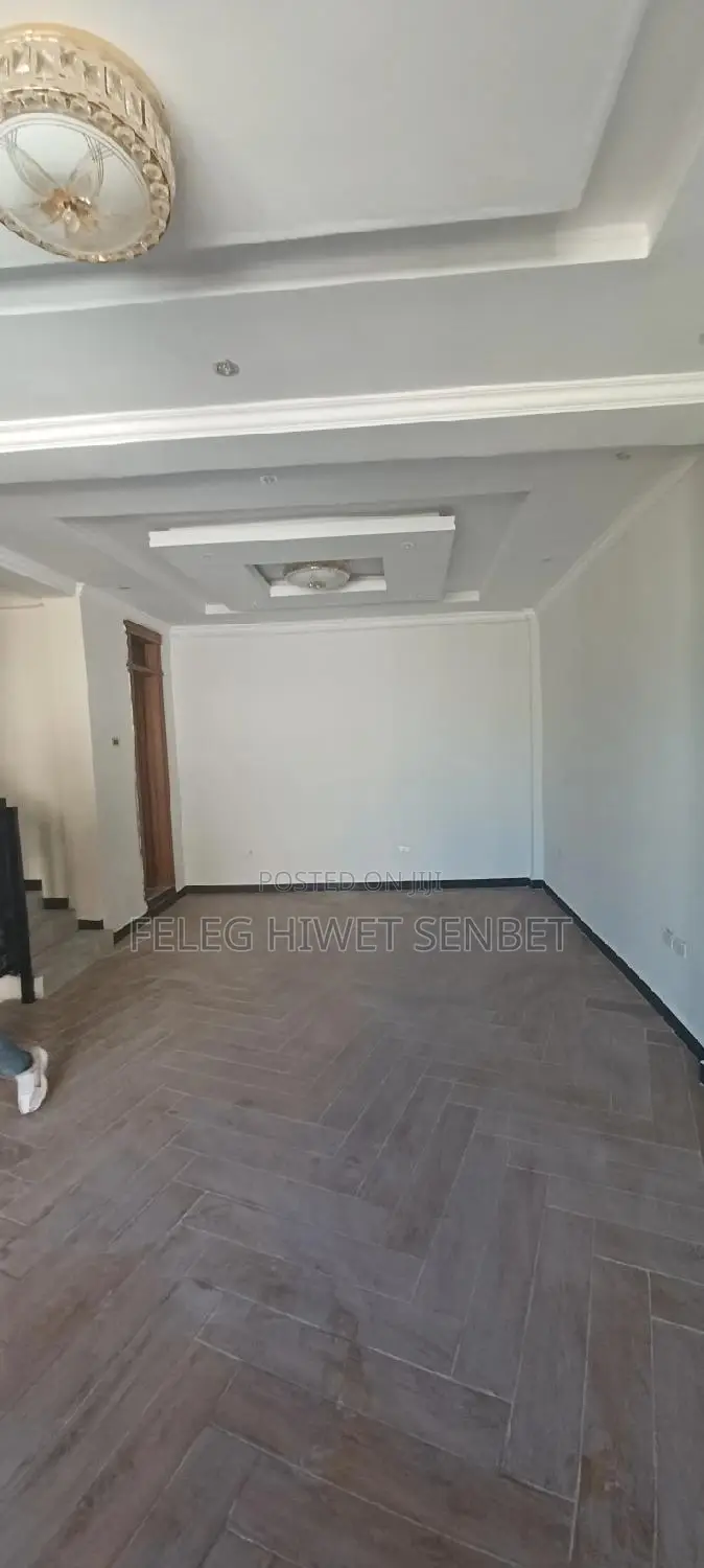 6bdrm House in አአ, Bole for sale