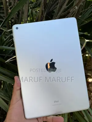 Photo - New Apple iPad 10.2 (2021) 64 GB Silver