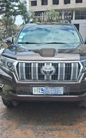 Toyota Land Cruiser 2020 Gold