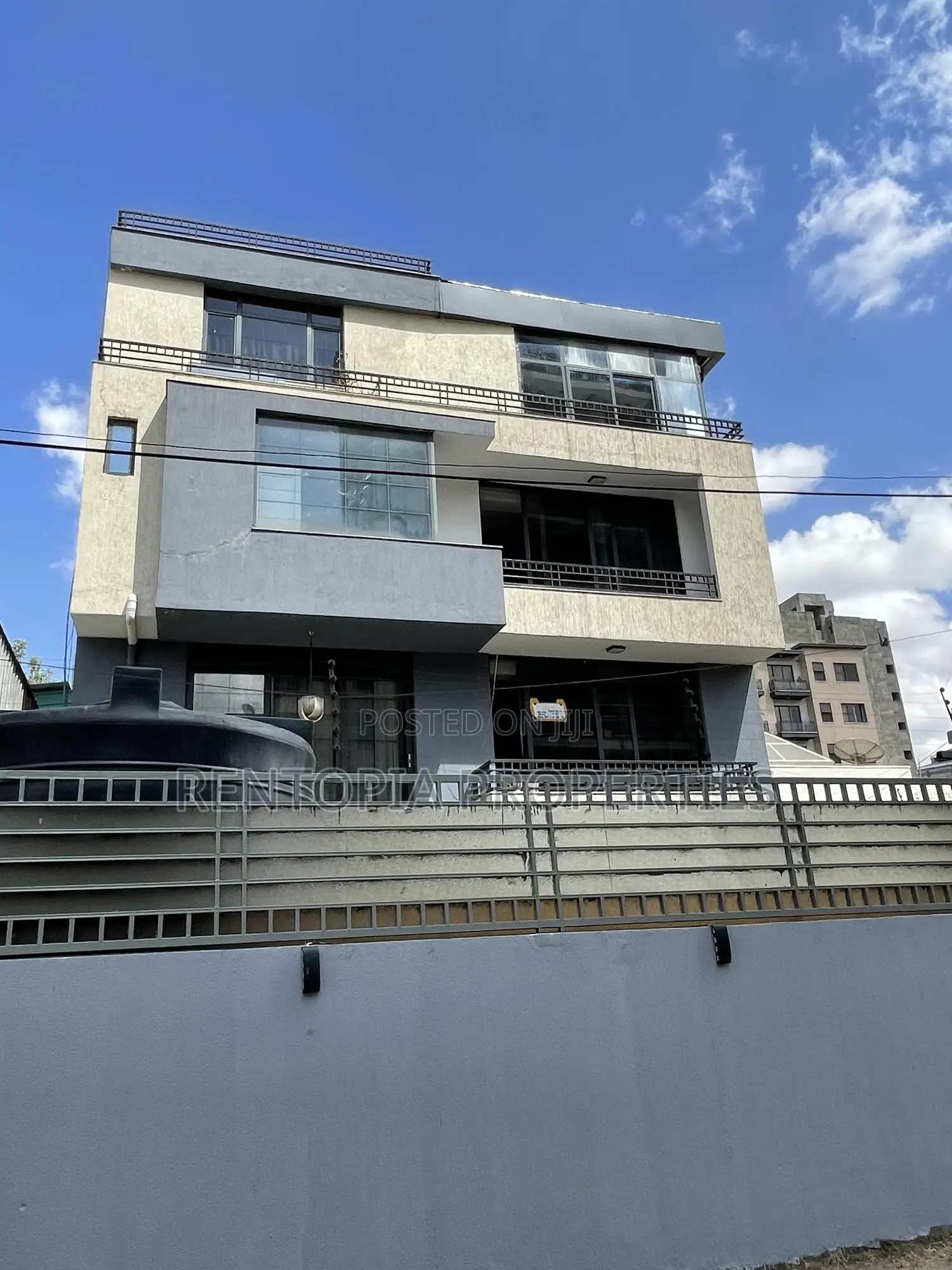 8bdrm House in Bole for sale