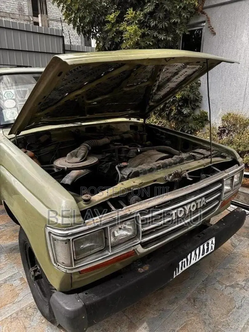 Toyota Land Cruiser 1983 Green