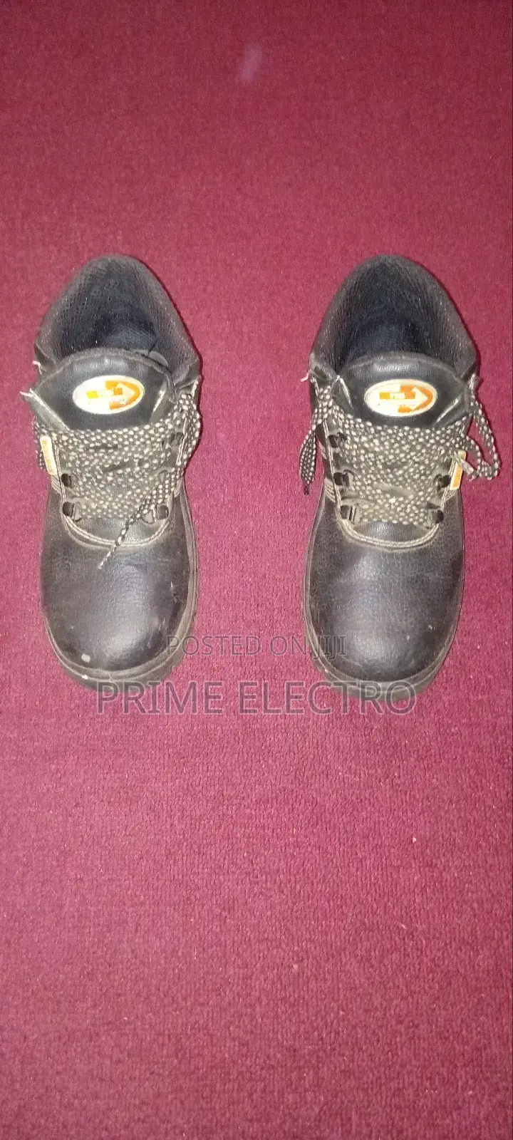 ብረት ያለው ለመዘነጫ ሆነ ለስራ የሚሆን የህንድ Safety Shoese የሚያምር ከጅንስ ጋ ልዘንጡበት