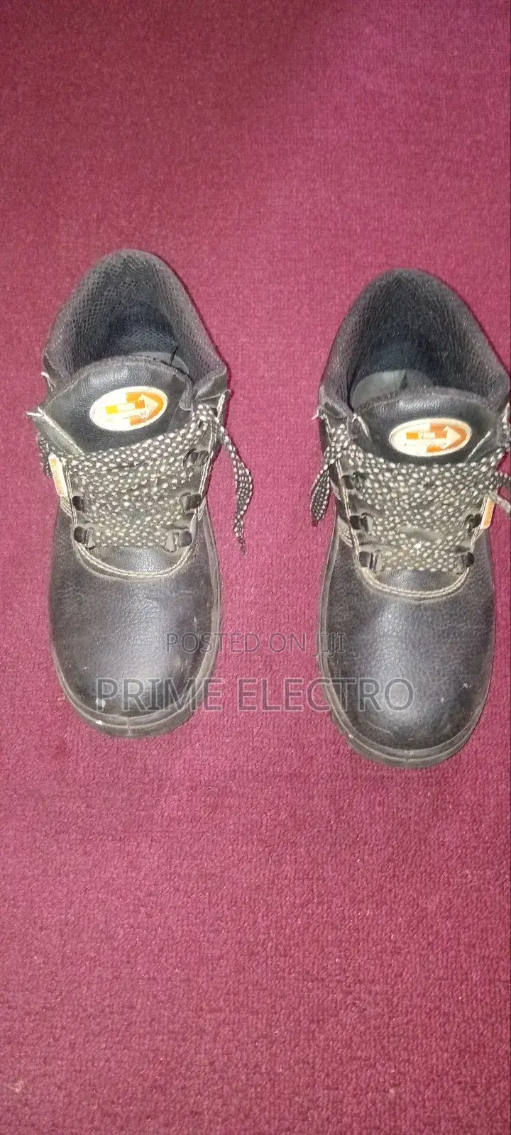 ብረት ያለው ለመዘነጫ ሆነ ለስራ የሚሆን የህንድ Safety Shoese የሚያምር ከጅንስ ጋ ልዘንጡበት