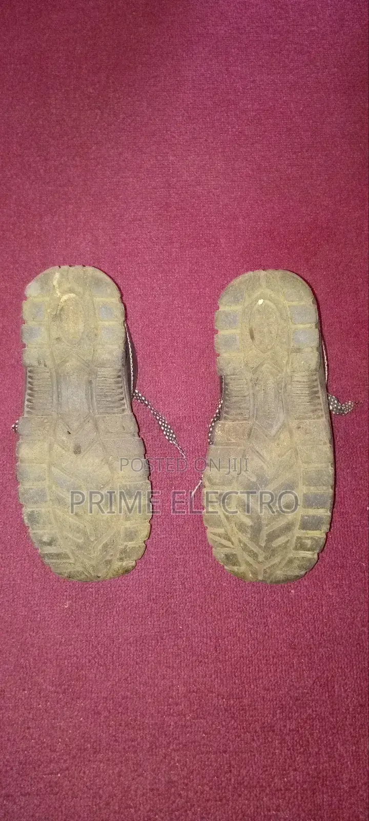 ብረት ያለው ለመዘነጫ ሆነ ለስራ የሚሆን የህንድ Safety Shoese የሚያምር ከጅንስ ጋ ልዘንጡበት