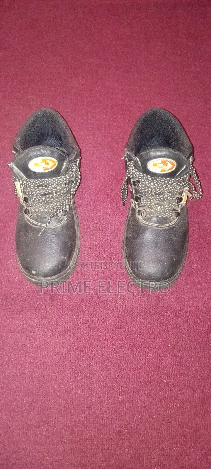 ብረት ያለው ለመዘነጫ ሆነ ለስራ የሚሆን የህንድ Safety Shoese የሚያምር ከጅንስ ጋ ልዘንጡበት