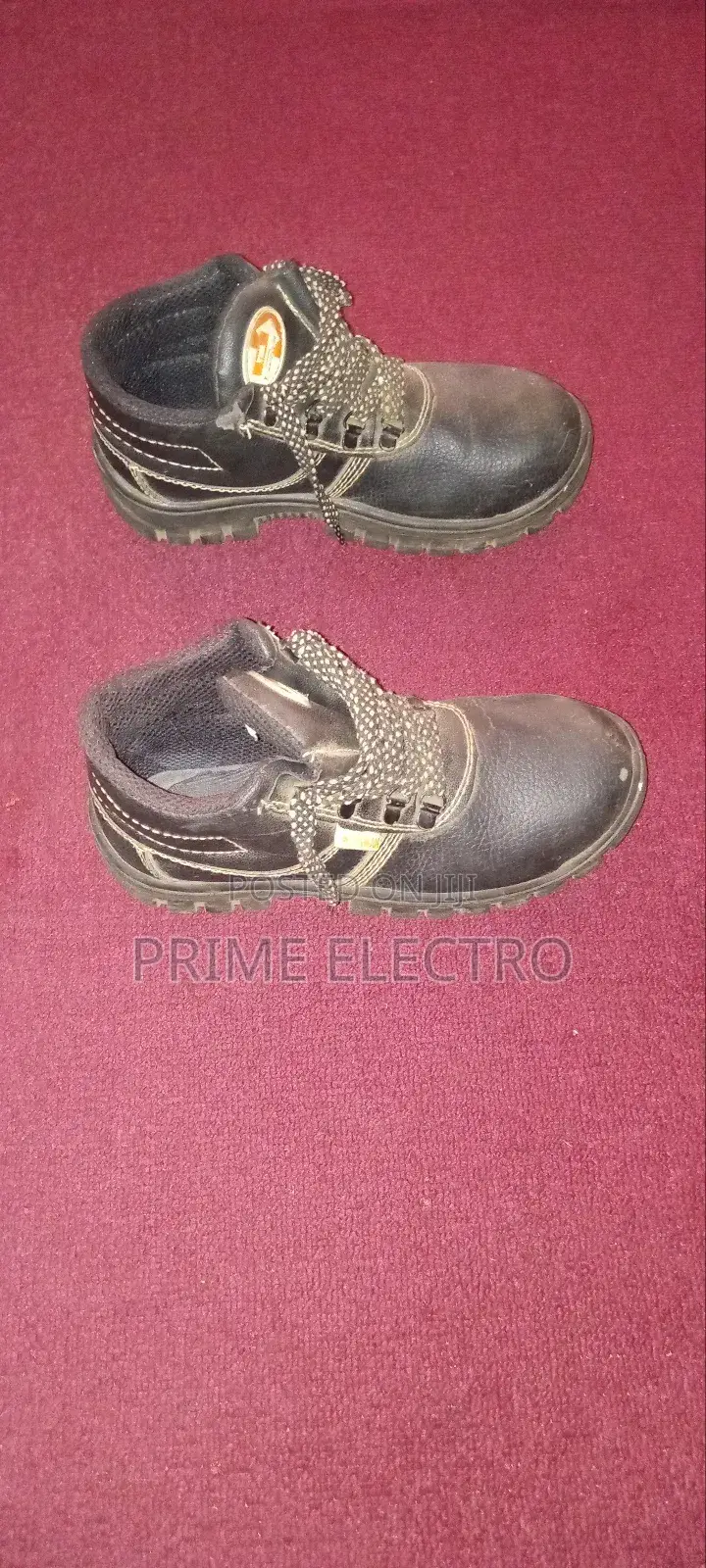 ብረት ያለው ለመዘነጫ ሆነ ለስራ የሚሆን የህንድ Safety Shoese የሚያምር ከጅንስ ጋ ልዘንጡበት