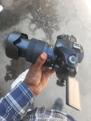 Photo - Canon Camera 80d