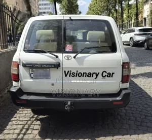 Toyota Land Cruiser 2006 White