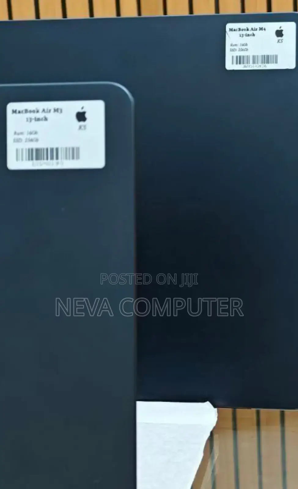 New Laptop Apple MacBook Air 2022 M2 8GB Apple M3 SSD 256GB