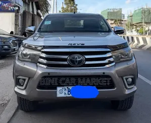 Photo - Toyota Hilux 2018 Gray