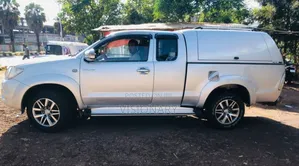 Toyota Hilux 2010 Gold