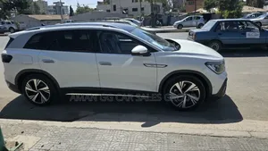 Volkswagen ID.6 2023 White