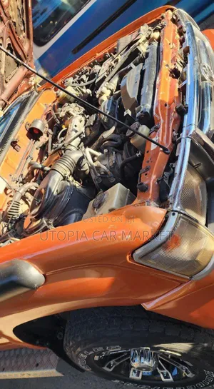 Toyota Hilux 1998 Orange