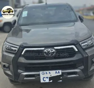 Photo - Toyota Hilux 2021