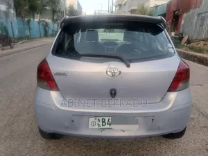 Toyota Vitz 1.0 FWD 5dr 2010 Gold