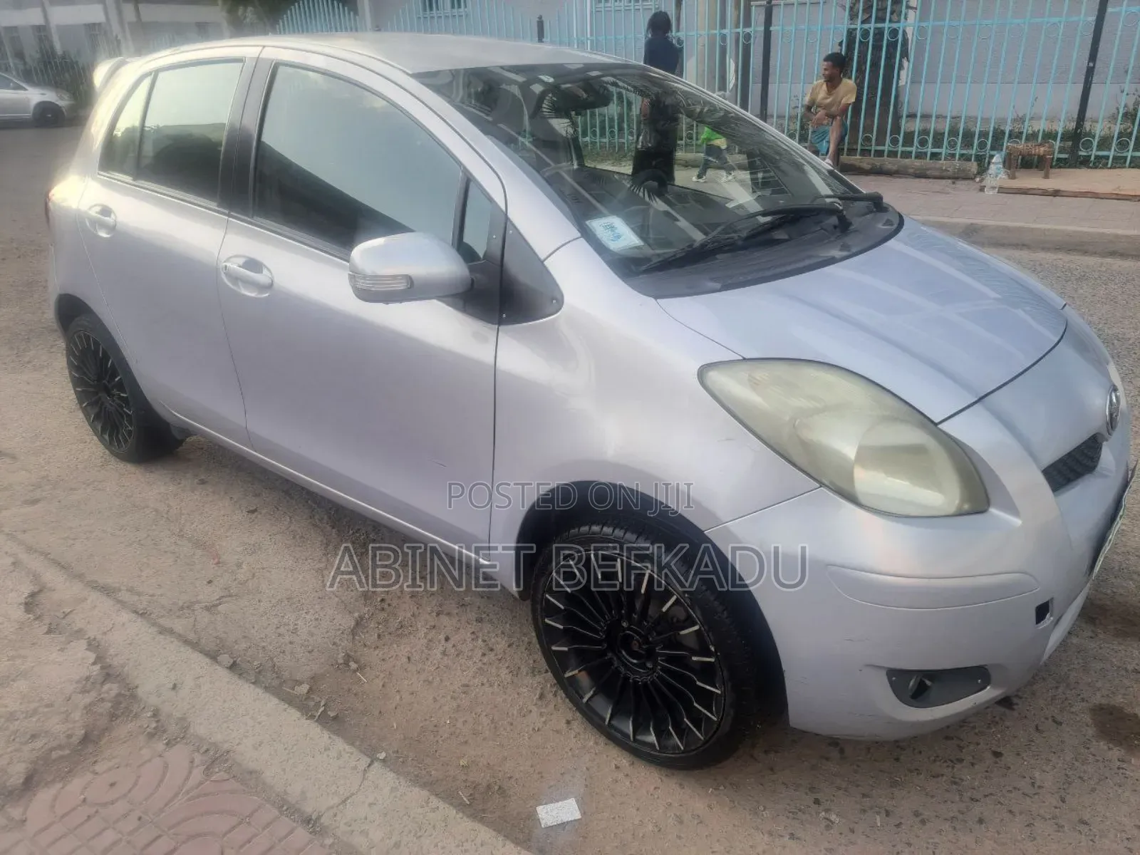 Toyota Vitz 1.0 FWD 5dr 2010 Gold