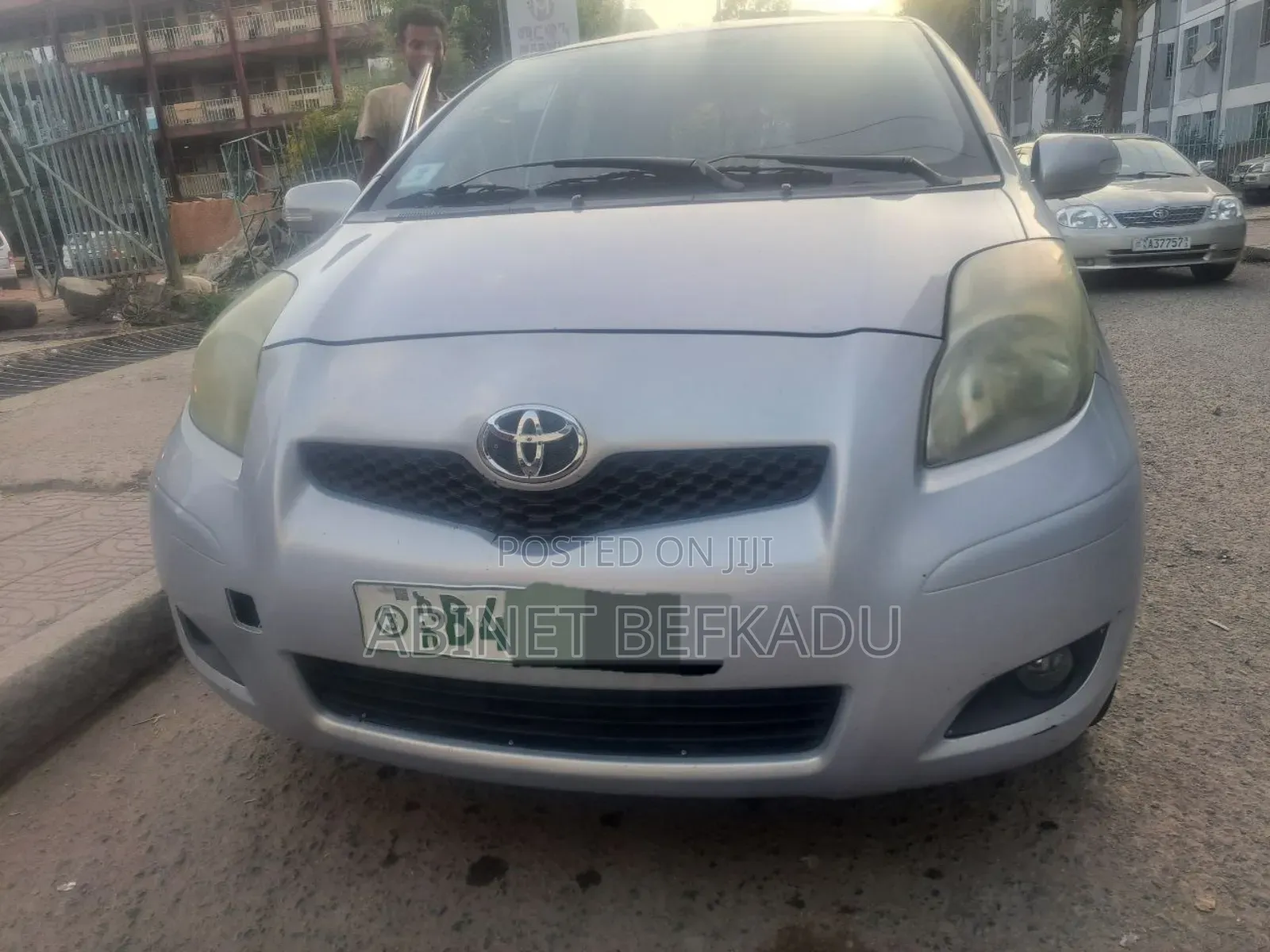 Toyota Vitz 1.0 FWD 5dr 2010 Gold