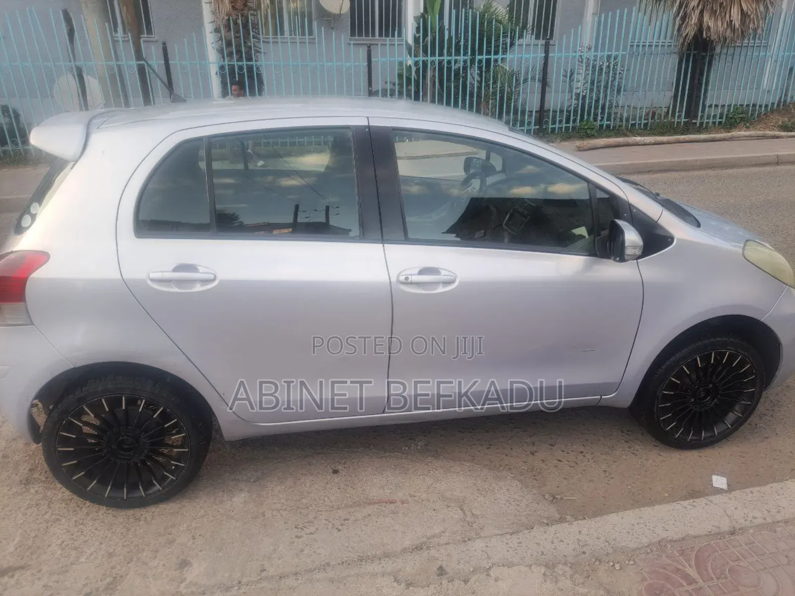 Toyota Vitz 1.0 FWD 5dr 2010 Gold