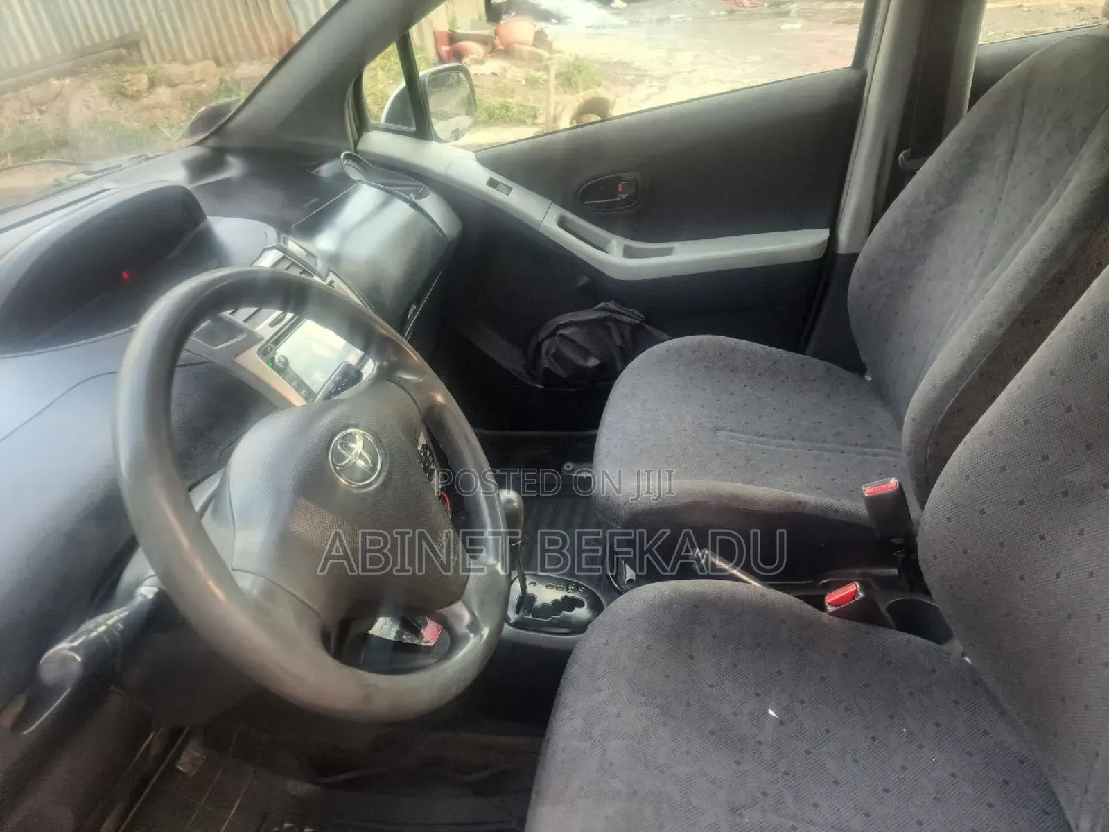 Toyota Vitz 1.0 FWD 5dr 2010 Gold