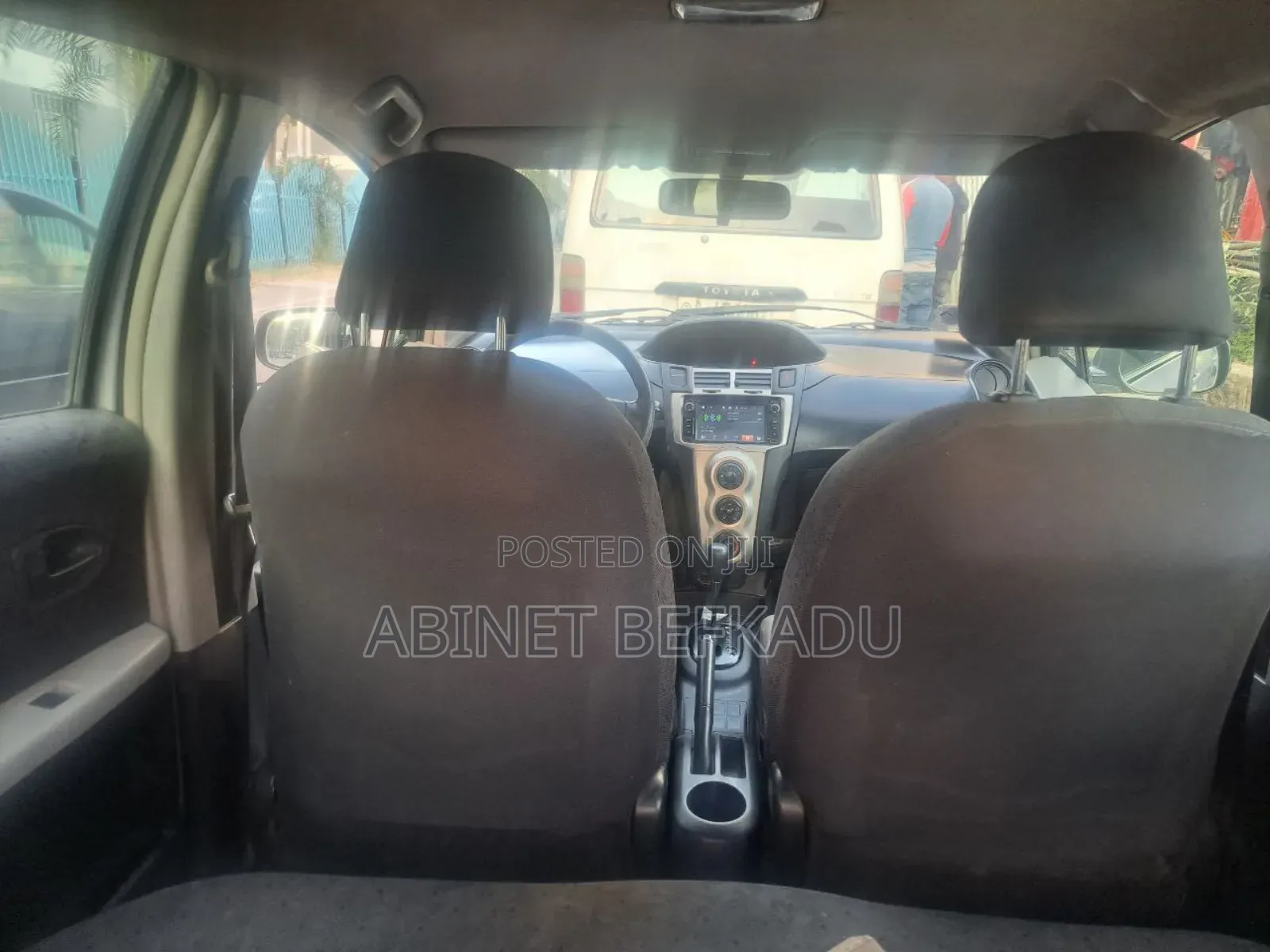 Toyota Vitz 1.0 FWD 5dr 2010 Gold