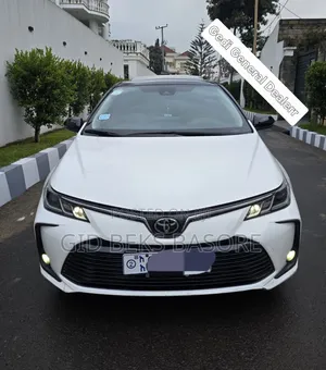 Photo - Toyota Corolla 2023 White
