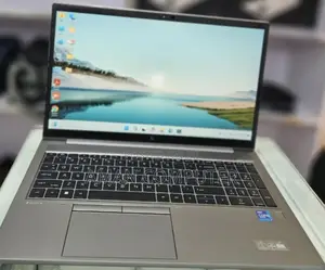 New Laptop HP ZBook Firefly G8 16GB Intel Core I7 SSD 1T