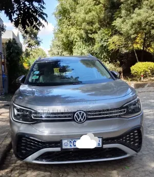 Photo - Volkswagen ID.6 2023 Gold